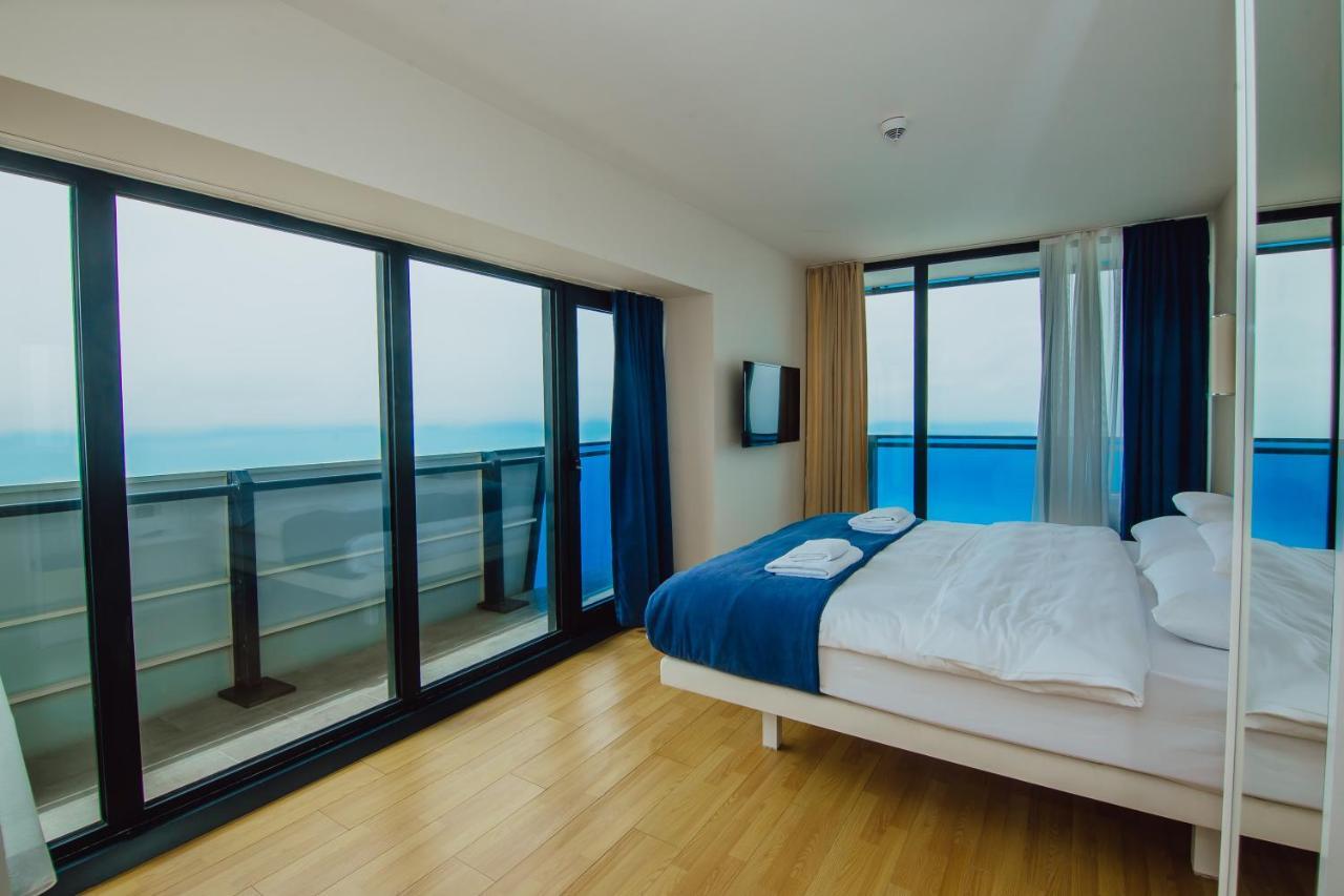 Premium Aparthotel With Sea View Batumi Bagian luar foto