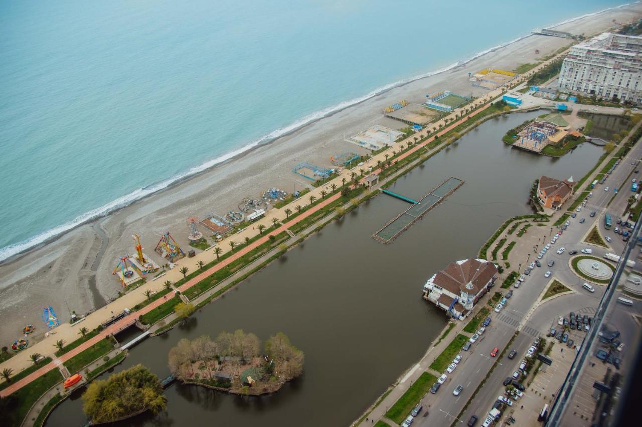 Premium Aparthotel With Sea View Batumi Bagian luar foto