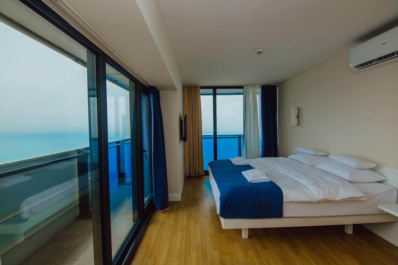 Premium Aparthotel With Sea View Batumi Bagian luar foto