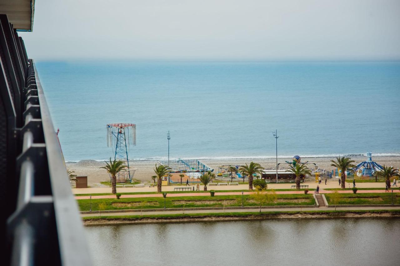 Premium Aparthotel With Sea View Batumi Bagian luar foto