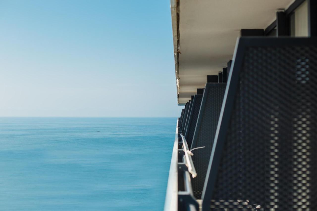 Premium Aparthotel With Sea View Batumi Bagian luar foto