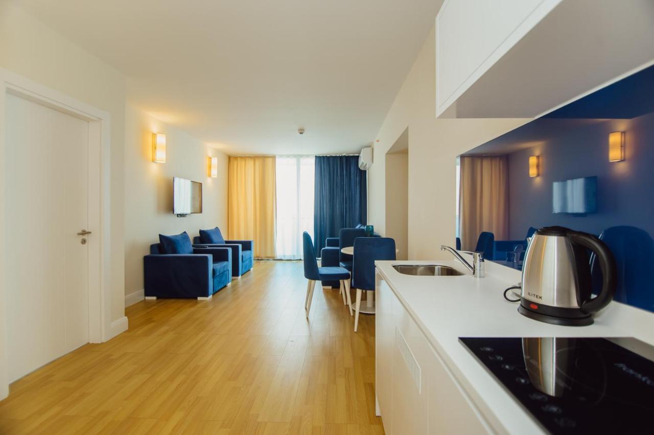 Premium Aparthotel With Sea View Batumi Bagian luar foto