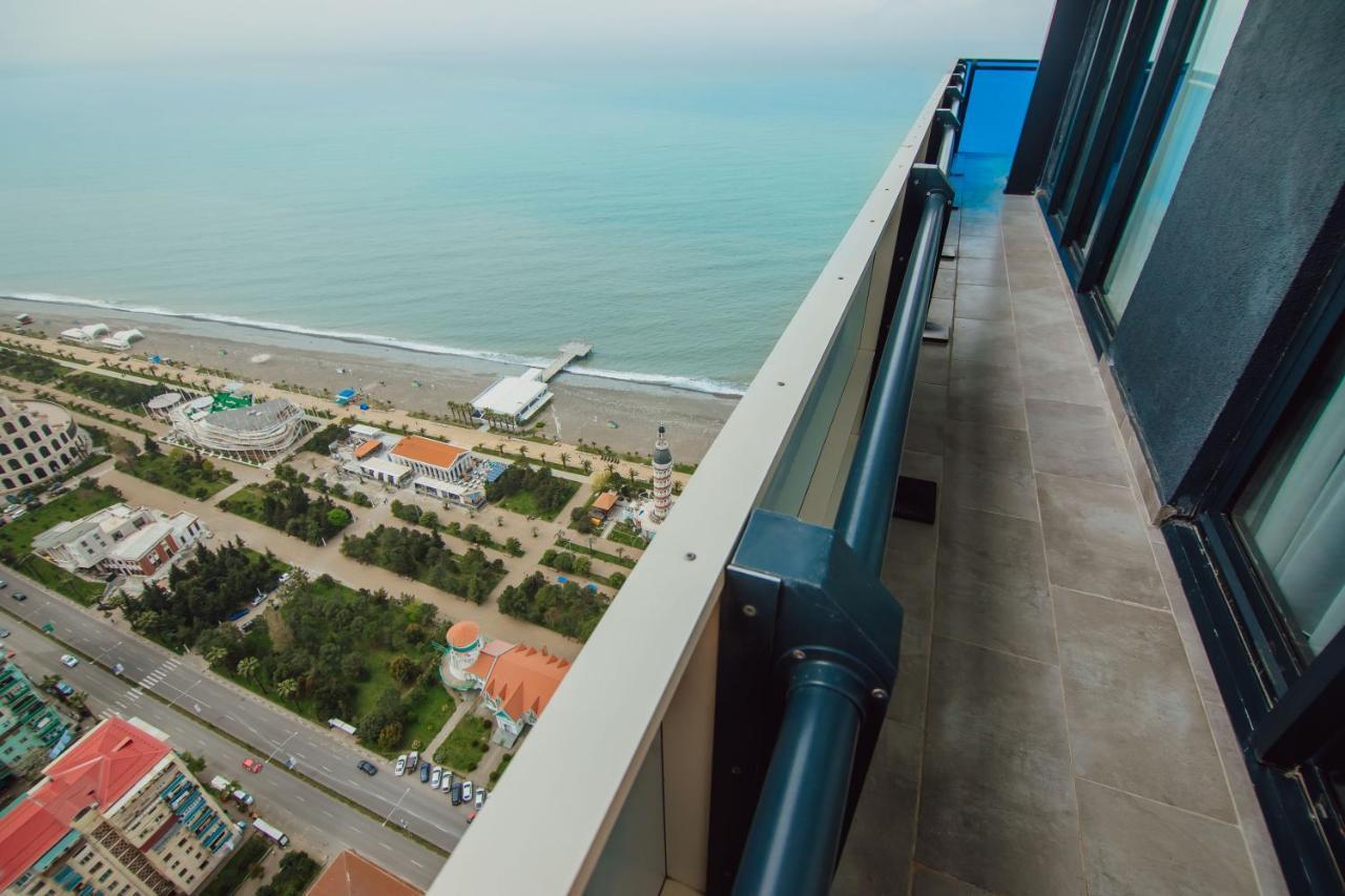 Premium Aparthotel With Sea View Batumi Bagian luar foto