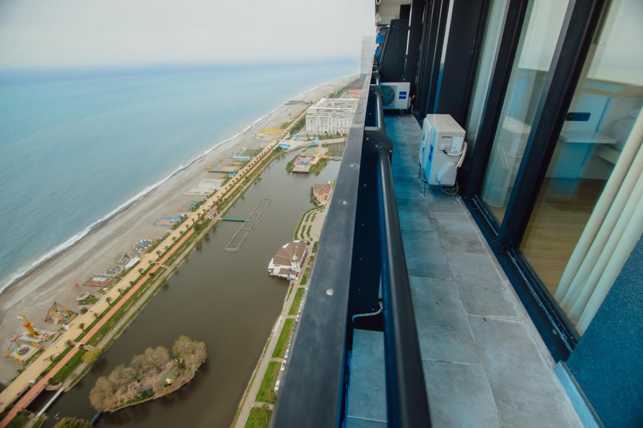Premium Aparthotel With Sea View Batumi Bagian luar foto