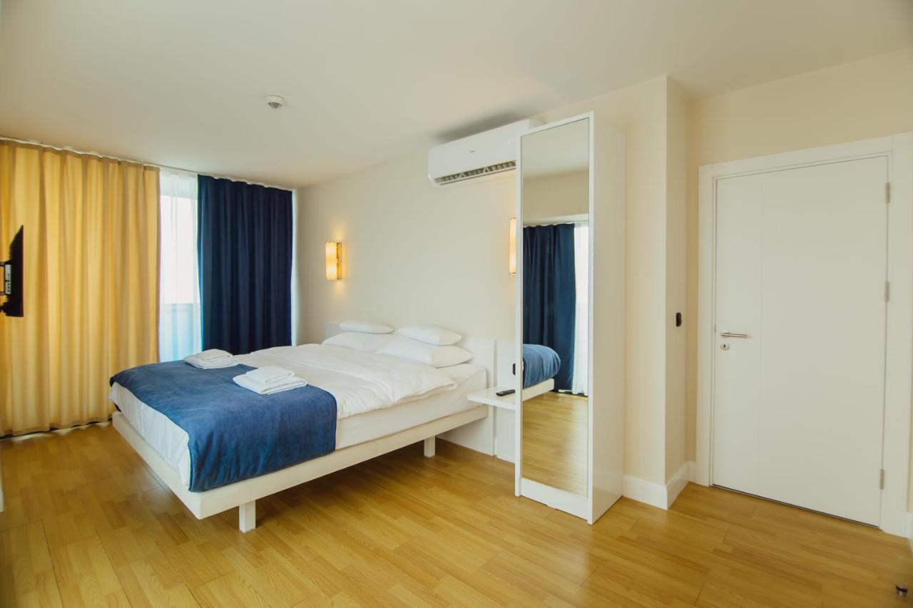 Premium Aparthotel With Sea View Batumi Bagian luar foto