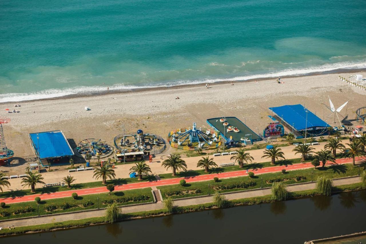 Premium Aparthotel With Sea View Batumi Bagian luar foto